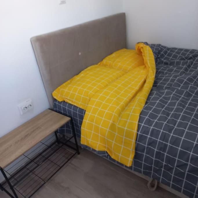 Lovely 1- Bedroom Condo Close To Downtown 斯科普里 外观 照片