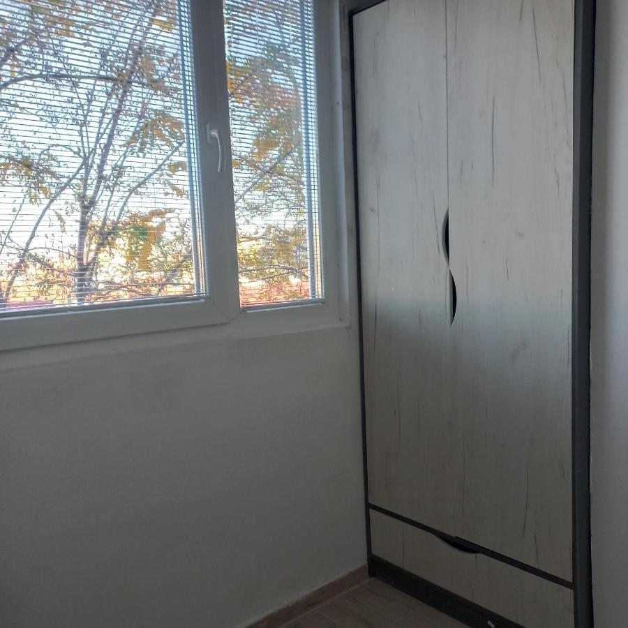 Lovely 1- Bedroom Condo Close To Downtown 斯科普里 外观 照片